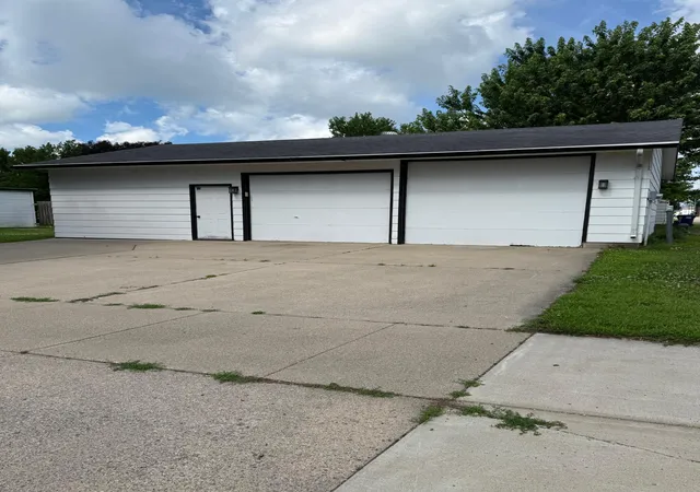 Homes for sale in Sleepy Eye, MN | 400 Walnut St Sw, Sleepy Eye, MN 56085 | MLS# 7105047