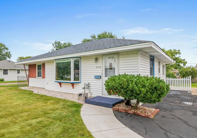 Homes for sale in Bloomington, MN | 9043 16th Ave S, Bloomington, MN 55425 | MLS# 7105049