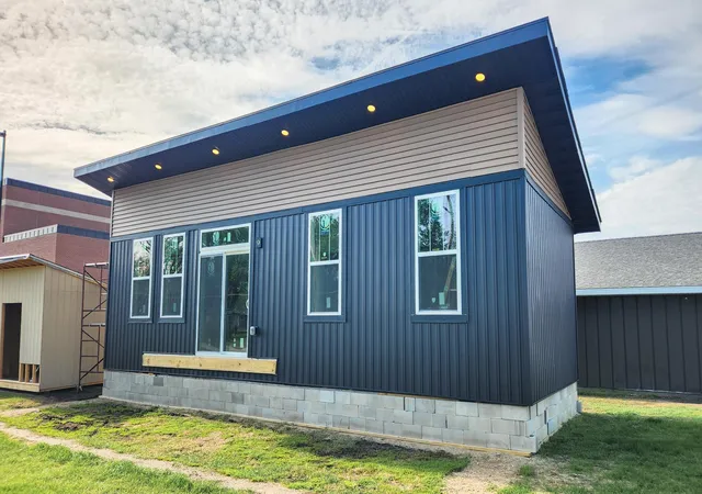 1st image of 801 17th Ave N, Fargo, ND 58102 | MLS# 7105066