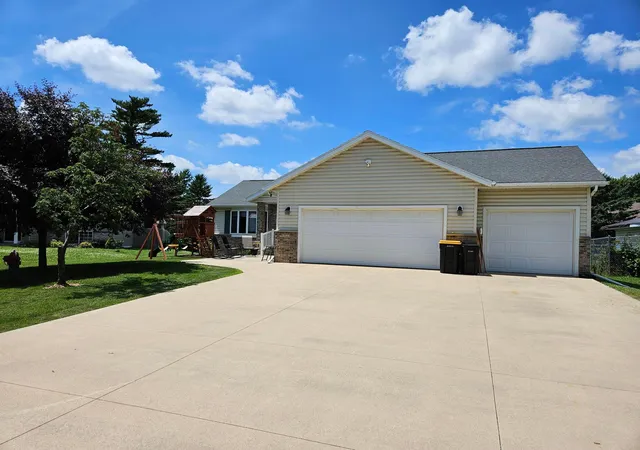 Photo 1 of Sale Pending at 712 Mlinar Ave, Spring Valley, MN 55975 | MLS# 7105071 | Listing updated on 2026-08-05