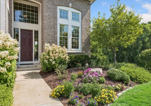 3rd image of 7569 Ridgeview Pt, Chanhassen, MN 55317 | MLS# 7105077