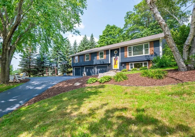 Photo 1 of Sale Pending at 1036 Sunny Ridge Dr, Carver, MN 55315 | MLS# 7105080 | Listing updated on 2026-09-07