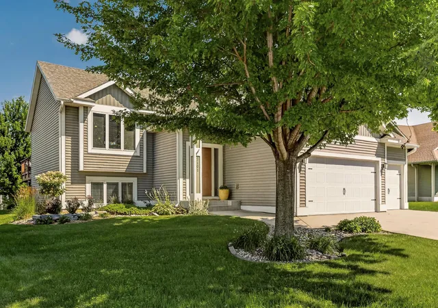Photo 1 of Single family home for sale at 2101 Starburst Dr Sw, Rochester, MN 55902 | MLS# 7105132 | Listing updated on 2026-09-01