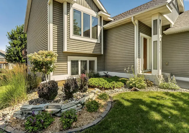 Photo 2 of Single family home for sale at 2101 Starburst Dr Sw, Rochester, MN 55902 | MLS# 7105132 | Listing updated on 2026-09-01
