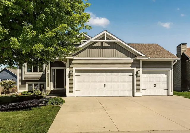 Photo 3 of Single family home for sale at 2101 Starburst Dr SW, Rochester, MN 55902 | MLS# 7105132 | Listing updated on 2026-09-01
