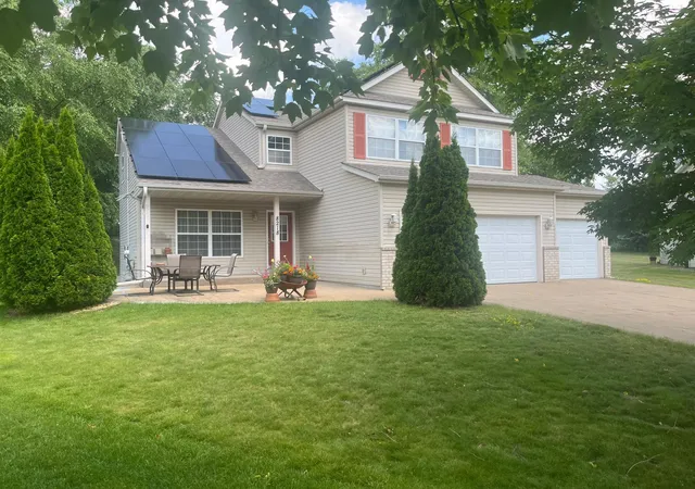 Photo 2 of Single family home for sale at 8218 Lori Ln, Saint Paul, MN 55125 | MLS# 7105146 | Listing updated on 2026-08-17