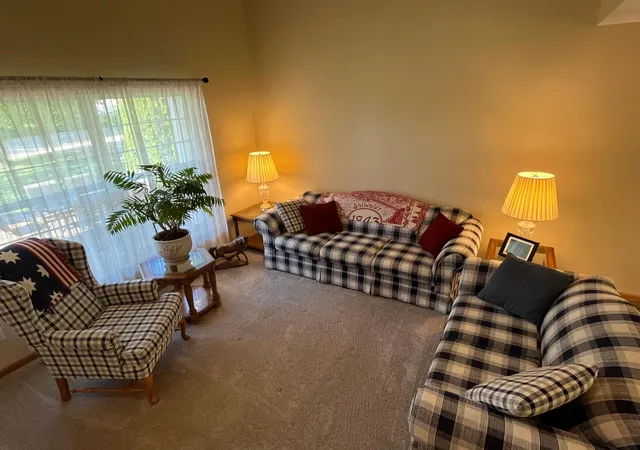 Photo 4 of Single family home for sale at 8218 Lori Ln, Saint Paul, MN 55125 | MLS# 7105146 | Listing updated on 2026-08-17