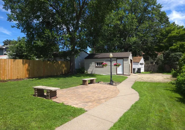 Photo 2 of Single family home for sale at 920 20th Avenue Se, Minneapolis, MN 55414 | MLS# 7105158 | Listing updated on 2026-08-29