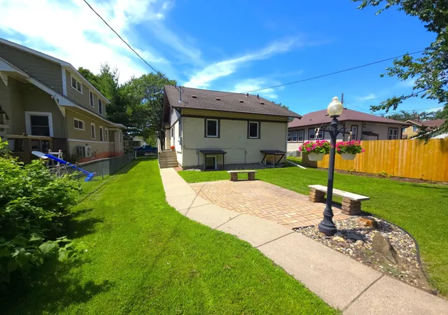 Photo 4 of Single family home for sale at 920 20th Avenue SE, Minneapolis, MN 55414 | MLS# 7105158 | Listing updated on 2026-08-29