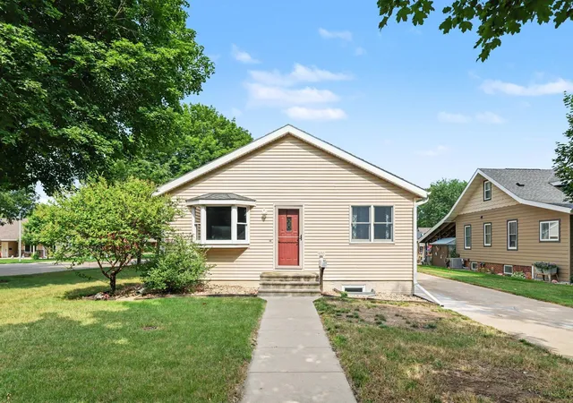 Homes for sale in Luverne, MN | 920 N Spring St, Luverne, MN 56156 | MLS# 7105188