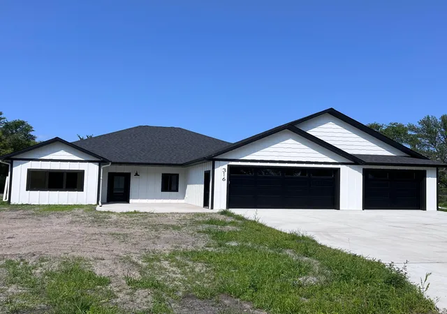 Homes for sale in Hankinson, ND | 316 Sw 4th Ave Sw, Hankinson, ND 58041 | MLS# 7105203