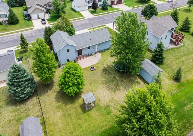 2nd image of 202 Rainbow Dr, Marshall, MN 56258 | MLS# 7105215