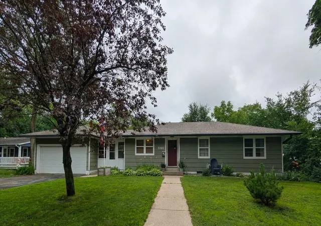Homes for sale in Montevideo, MN | 1301 Ridgeview Dr, Montevideo, MN 56265 | MLS# 7105222
