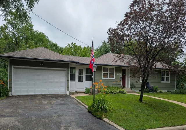 Homes for sale in Montevideo, MN | 1301 Ridgeview Dr, Montevideo, MN 56265 | MLS# 7105222