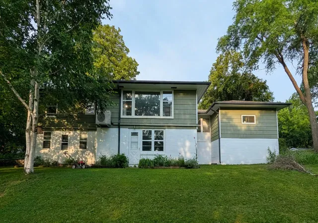 Homes for sale in Montevideo, MN | 1301 Ridgeview Dr, Montevideo, MN 56265 | MLS# 7105222