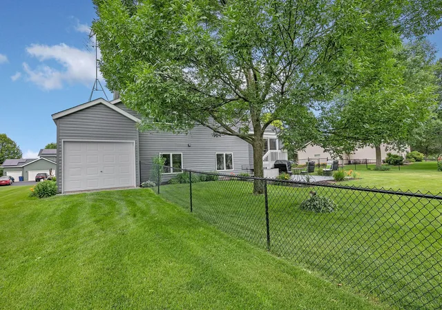 Photo 3 of Single family home for sale at 1542 Mulberry Rd, Saint Cloud, MN 56303 | MLS# 7105227 | Listing updated on 2026-10-03