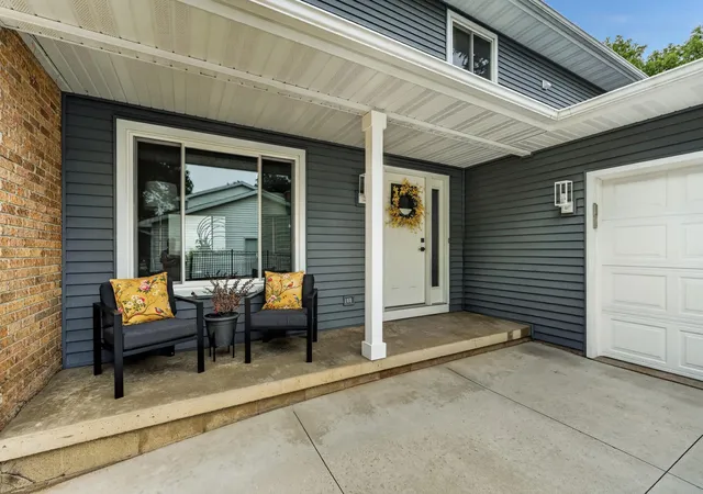 2nd image of 2222 Telemark Ln Nw, Rochester, MN 55901 | MLS# 7105236