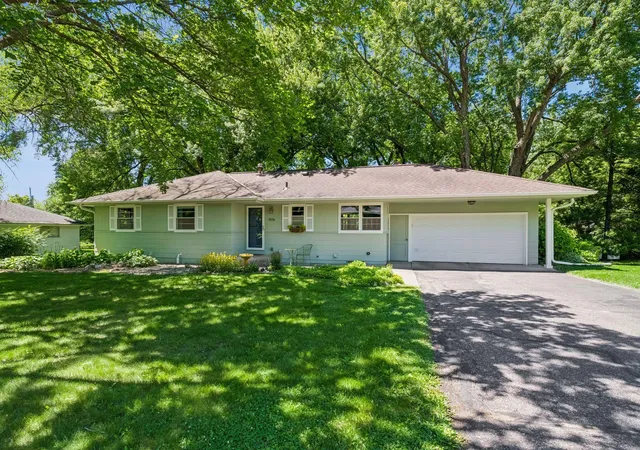 Homes for sale in Minnetonka, MN | 5536 Holiday Rd, Minnetonka, MN 55345 | MLS# 7105243
