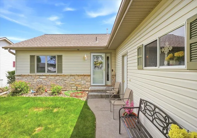 Homes for sale in New Richmond, WI | 1022 W Ridge Ct #38, New Richmond, WI 54017 | MLS# 7105244