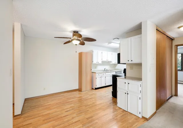 3rd image of 4 Pine Tree Dr #320, Arden Hills, MN 55112 | MLS# 7105258