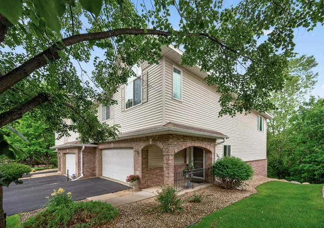 2nd image of 637 Crane Creek Ln, Saint Paul, MN 55121 | MLS# 7105265