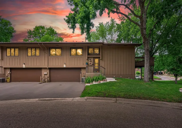 Photo 1 of Sale Pending at 2615 Sumac Ct, Saint Paul, MN 55110 | MLS# 7105307 | Listing updated on 2026-09-28