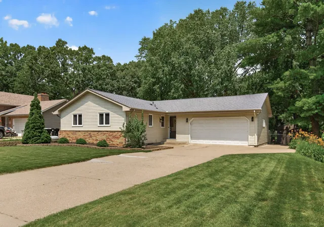 Homes for sale in Mounds View, MN | 2649 Hillview Rd, Mounds View, MN 55112 | MLS# 7105347
