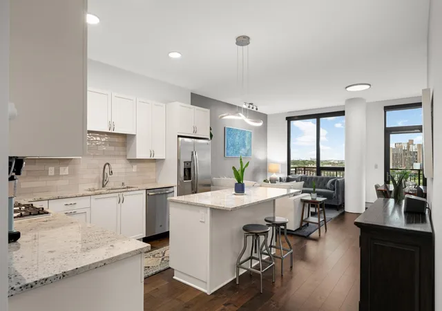 3rd image of 1240 S 2Nd St #825, Minneapolis, MN 55415 | MLS# 7105361