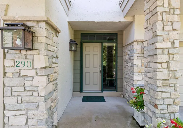 2nd image of 290 Grace Pointe Ct, Wayzata, MN 55391 | MLS# 7105370