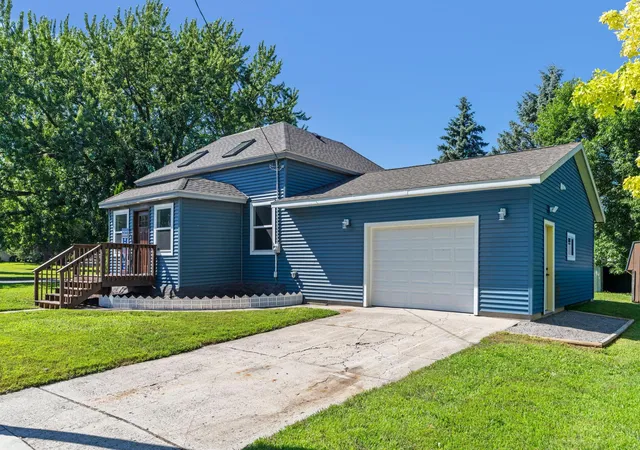 Photo 2 of Single family home for sale at 451 Birch Ave W, Hector, MN 55342 | MLS# 7105376 | Listing updated on 2026-10-21
