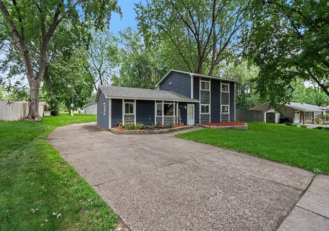 Homes for sale in Coon Rapids, MN | 10021 Redwood St Nw, Coon Rapids, MN 55433 | MLS# 7105378