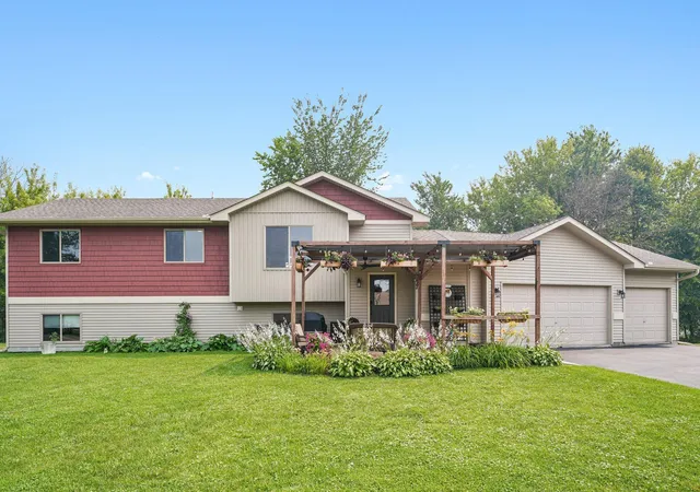 1st image of 6227 209th St N, Forest Lake, MN 55025 | MLS# 7105399