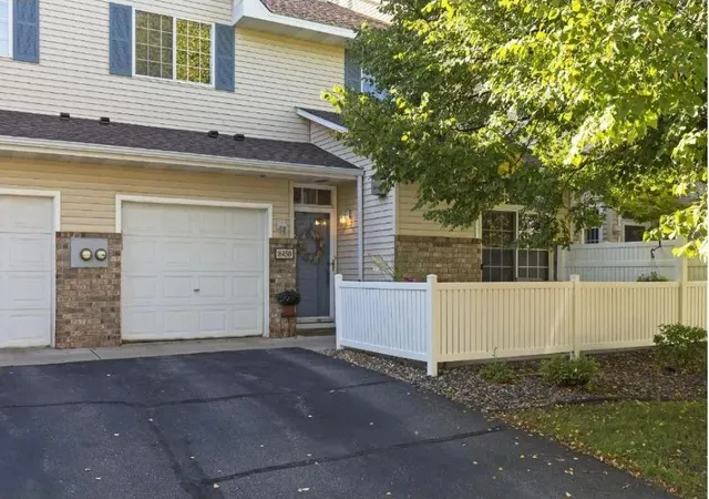 Homes for sale in Eden Prairie, MN | 8450 Kimball Dr, Eden Prairie, MN 55347 | MLS# 7105426
