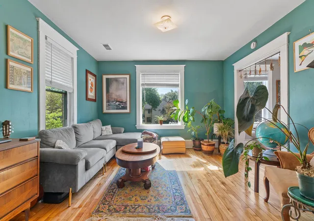 Listing Photo 4 - Condo for sale in building located at 1123 5th St NE, Minneapolis, MN 55413