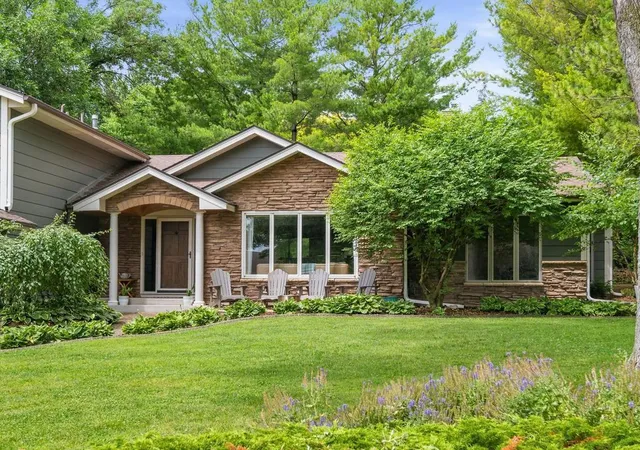2nd image of 140 Lakeview Terrace Blvd, Waconia, MN 55387 | MLS# 7105469