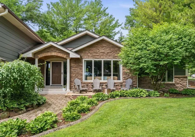 3rd image of 140 Lakeview Terrace Blvd, Waconia, MN 55387 | MLS# 7105469