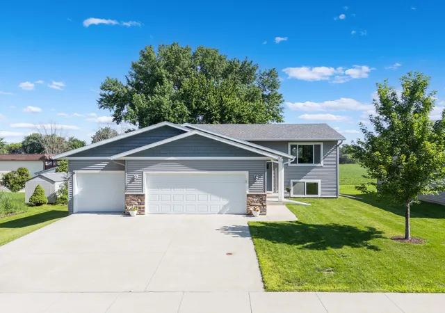 1st image of 805 6th St Ne, Stewartville, MN 55976 | MLS# 7105471
