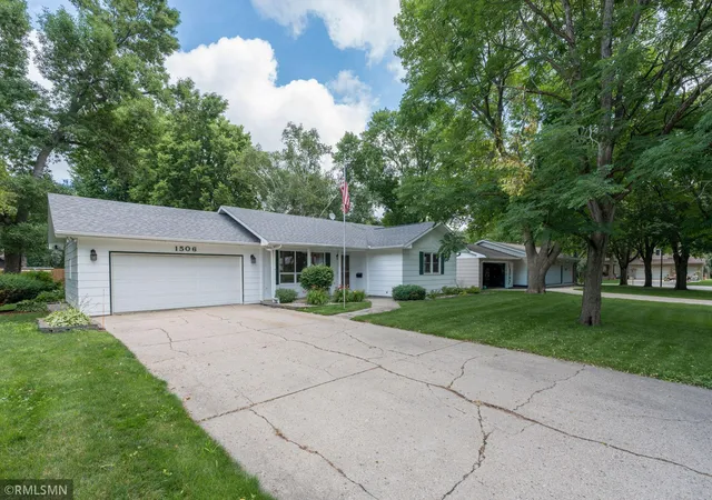 Homes for sale in Mankato, MN | 1506 James Dr, Mankato, MN 56003 | MLS# 7105473