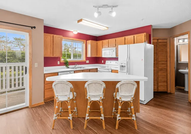 Photo 4 of Single family home for sale at 630 Knights Brg Rd, Saint Paul, MN 55112 | MLS# 7105481 | Listing updated on 2026-08-27