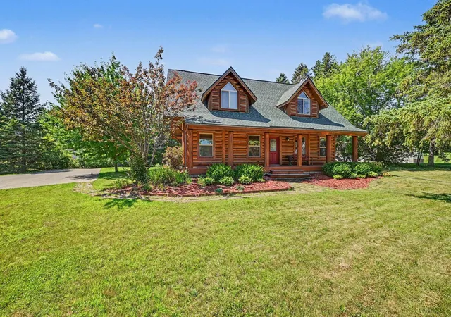 1st image of 1030 Lokhorst St, Baldwin, WI 54002 | MLS# 7105484