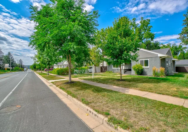 Photo 3 of Sale Pending at 615 Vine St, Hudson, WI 54016 | MLS# 7105490 | Listing updated on 2026-10-10