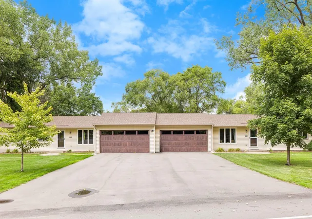 Homes for sale in Minnetonka, MN | 12216 Pioneer Rd, Minnetonka, MN 55343 | MLS# 7105507