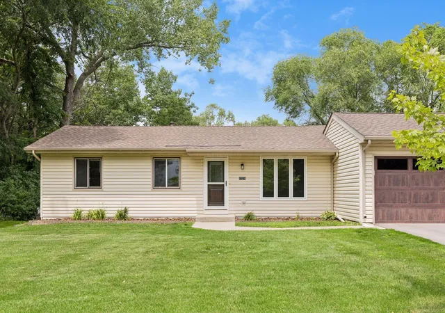 Homes for sale in Minnetonka, MN | 12216 Pioneer Rd, Minnetonka, MN 55343 | MLS# 7105507
