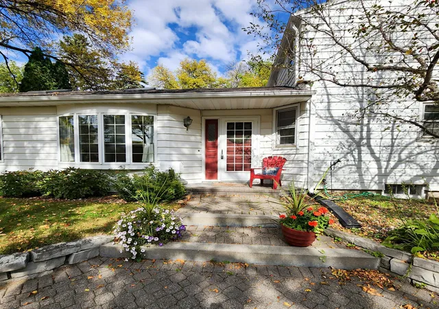 Photo 1 of Single family home for sale at 624 11th Street Sw, Willmar, MN 56201 | MLS# 7105530 | Listing updated on 2026-10-06