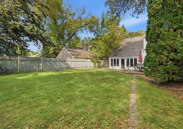 Photo 2 of Single family home for sale at 624 11th Street Sw, Willmar, MN 56201 | MLS# 7105530 | Listing updated on 2026-10-06