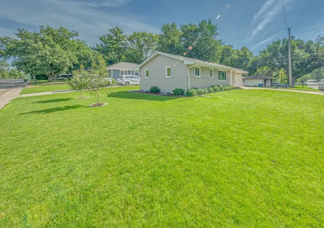 5th image of 7840 Winsdale St N, Golden Valley, MN 55427 | MLS# 7105583