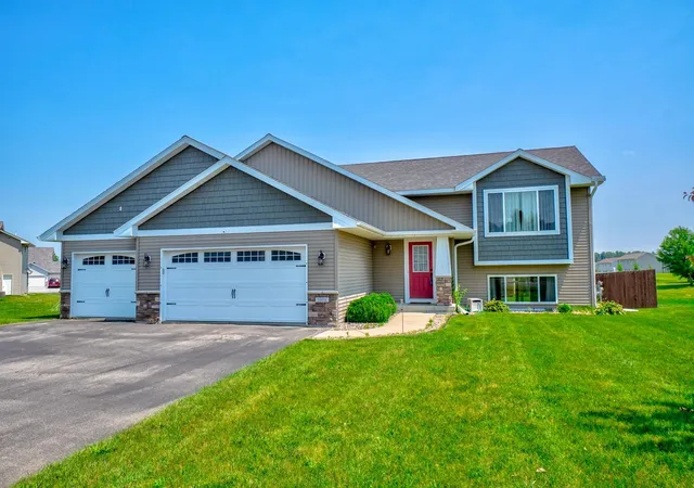 Homes for sale in Roberts, WI | 1004 Wyoming St, Roberts, WI 54023 | MLS# 7105612