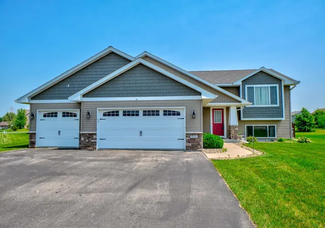Homes for sale in Roberts, WI | 1004 Wyoming St, Roberts, WI 54023 | MLS# 7105612