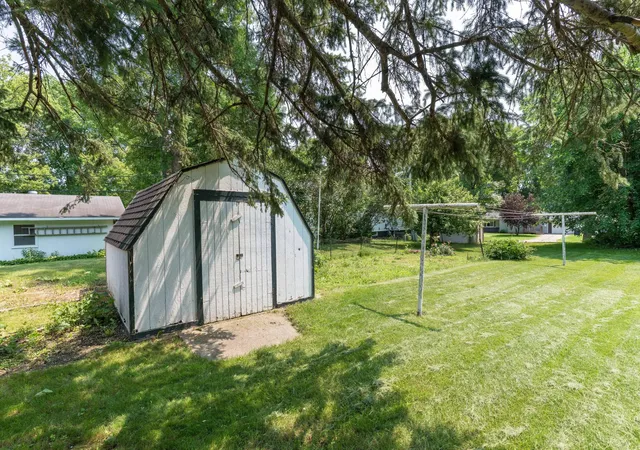 3rd image of 908 N 1St Ave, Fergus Falls, MN 56537 | MLS# 7105653