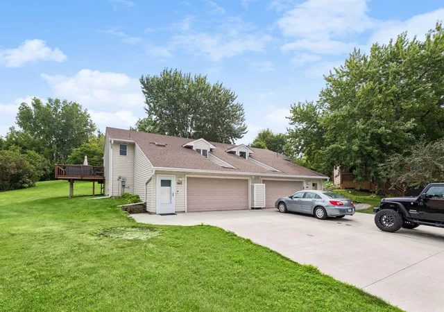 2nd image of 1443 Independence Ave, Chaska, MN 55318 | MLS# 7105675